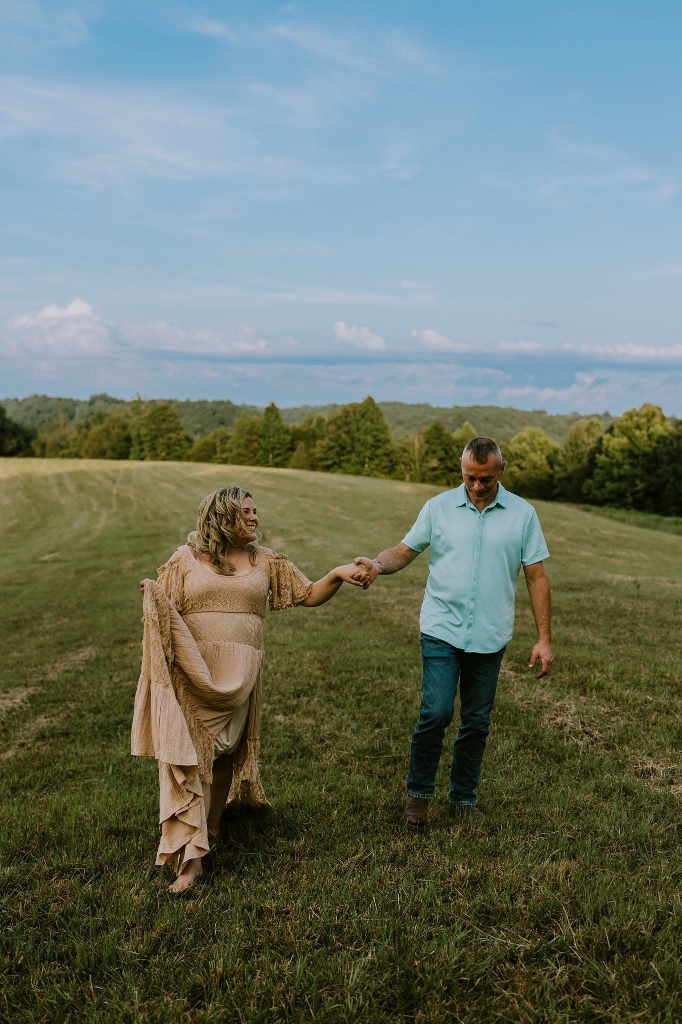 Maternity session, field, views