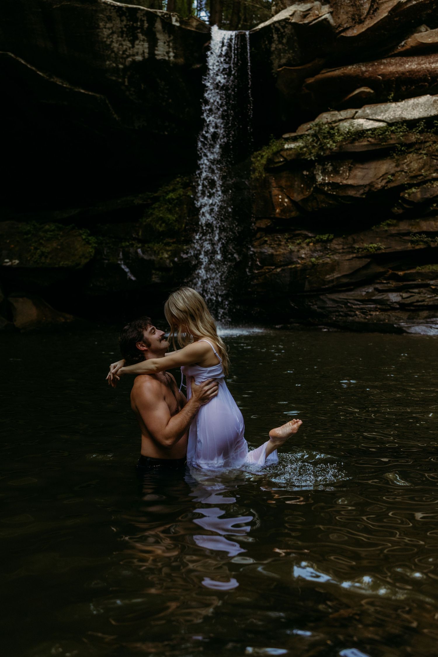 Couples session waterfall