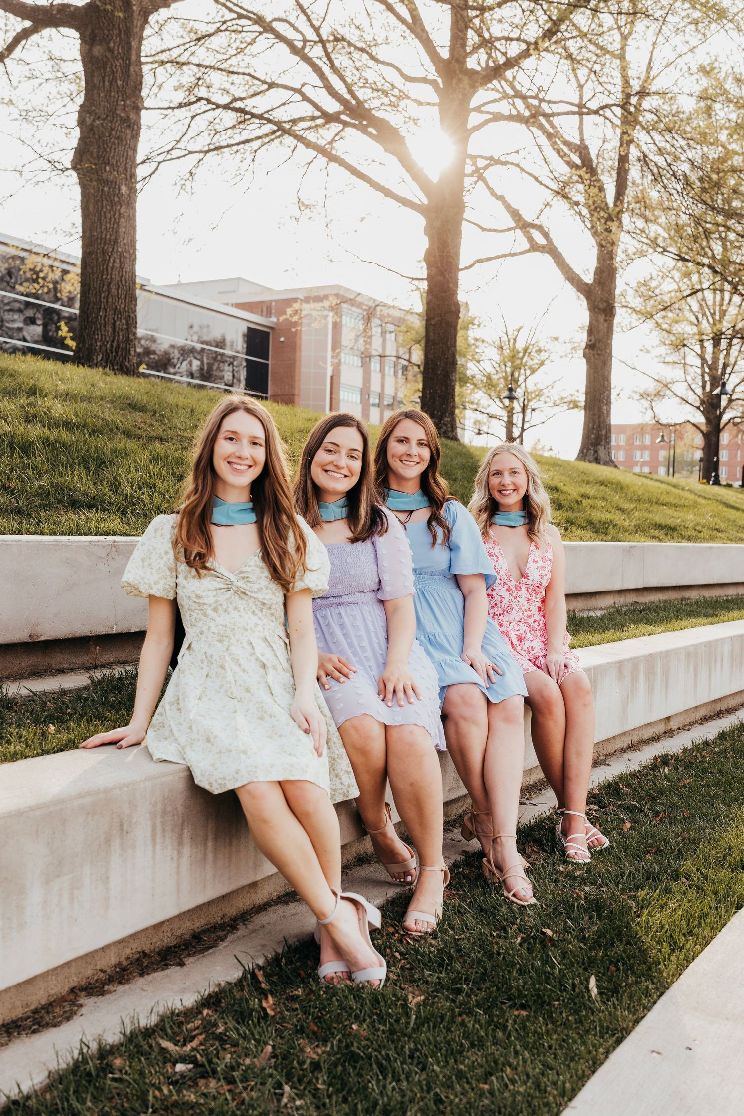 College graduation pictures with best friends