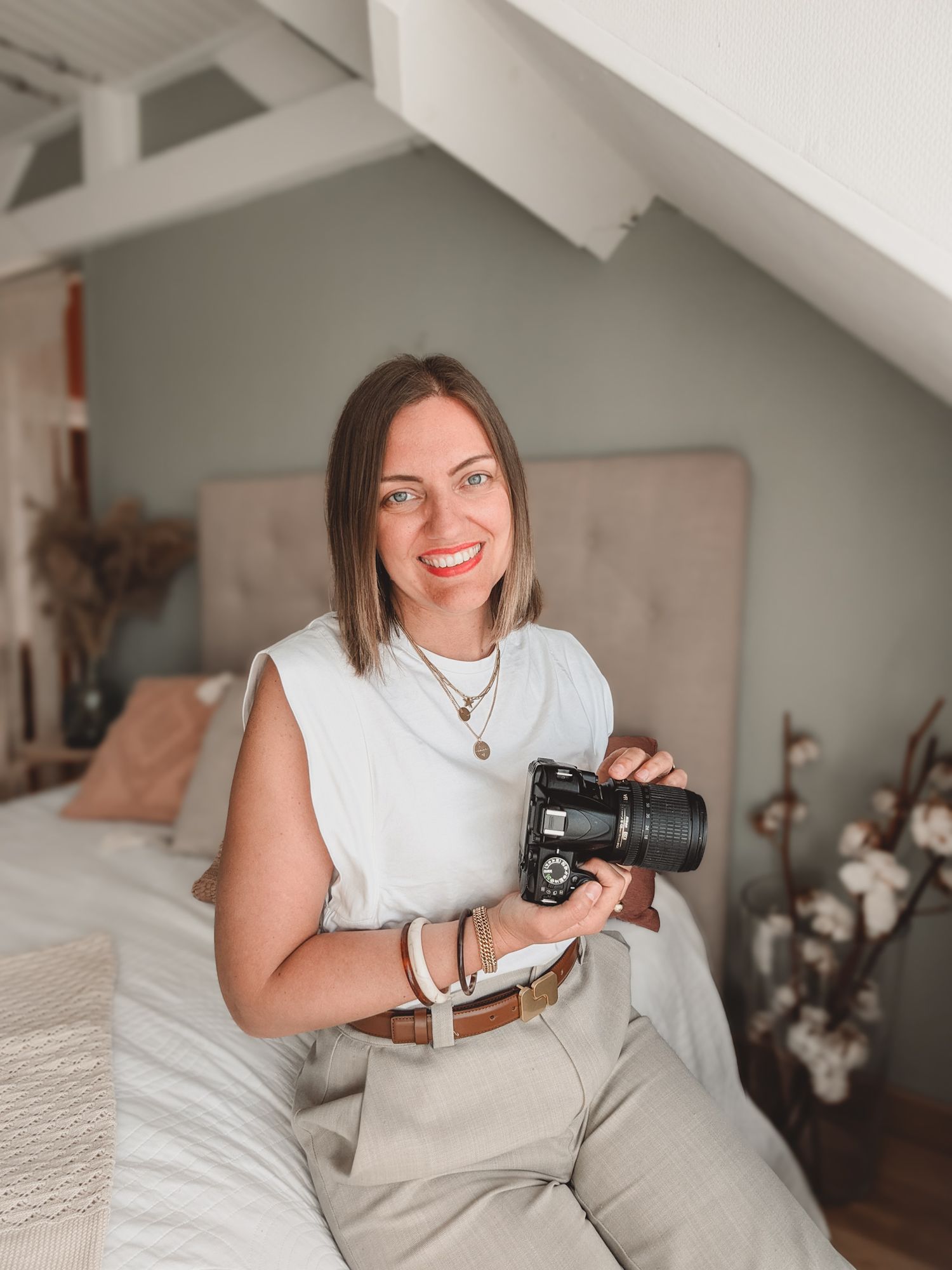 Émilie, photographe de famille à Douai, derrière l’objectif pour capturer les liens et les instants vrais