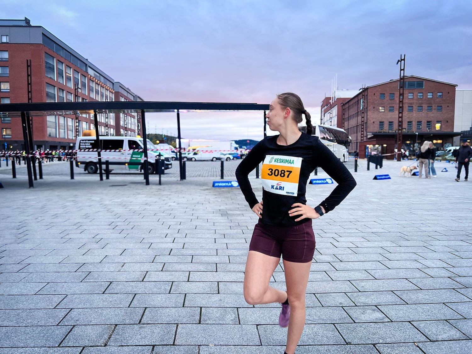 Hyvinvointivalmentaja ja Personal Trainer Frida Heinonen Jyväskylässä juoksukisassa Finlandia Maraton.