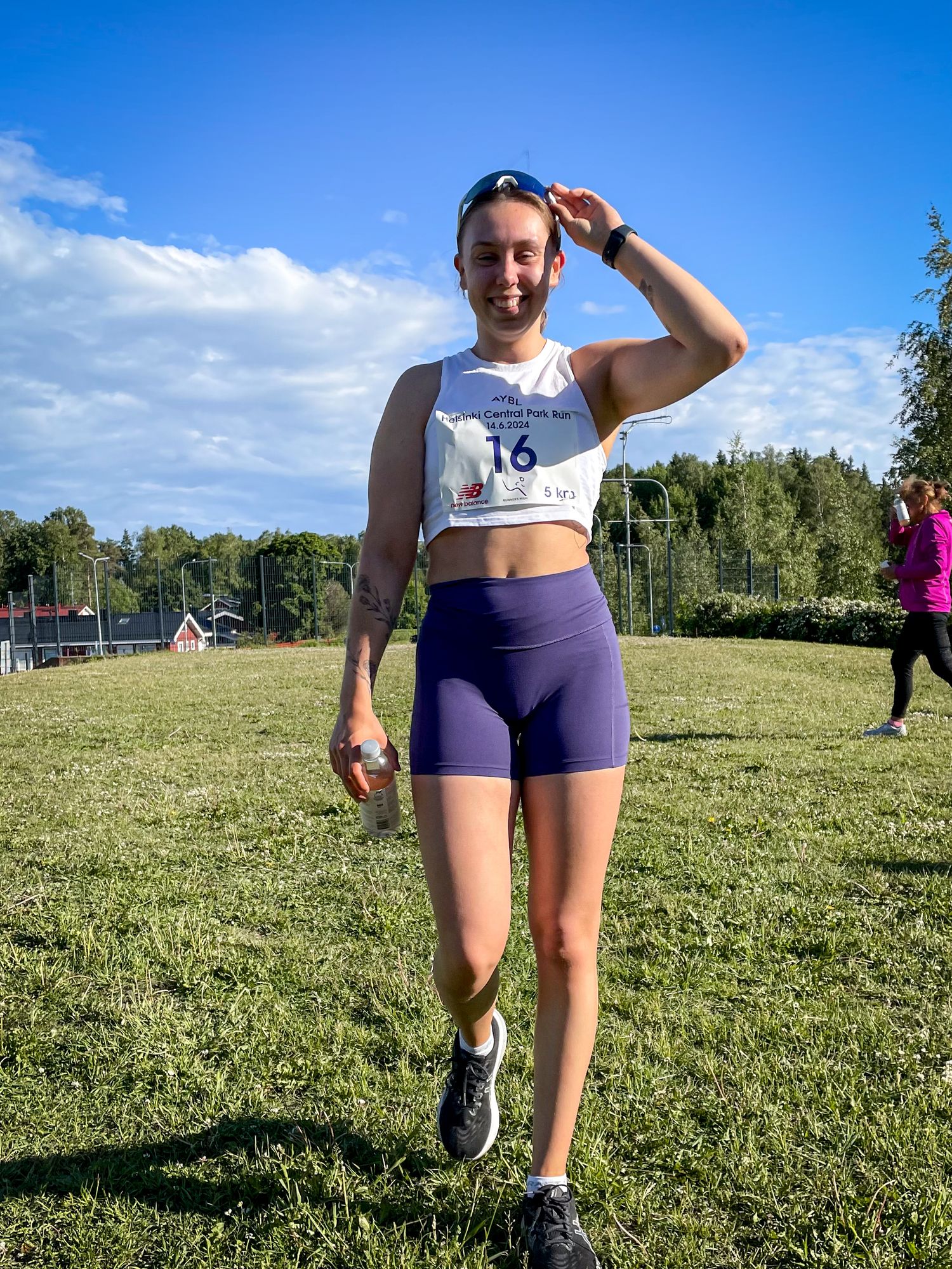 Hyvinvointivalmentaja ja Personal Trainer Frida Heinonen 5km juoksukisassa.