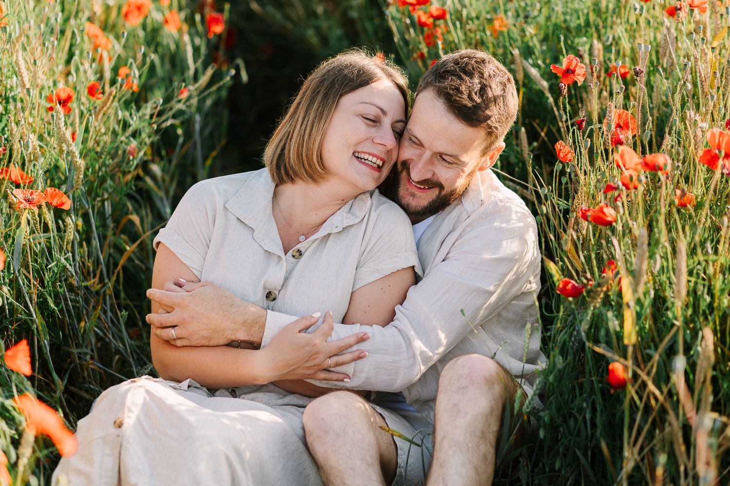 séance photo couple dans les coquelicots près d'Angers