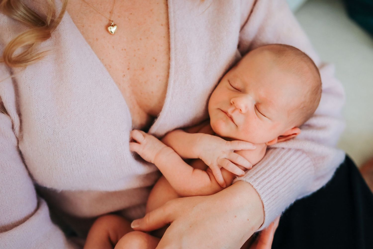 newborn photo session in Edmonton and Spruce Grove. At home family and newborn pictures. Baby girl in moms arms sleeping. Baby photographer