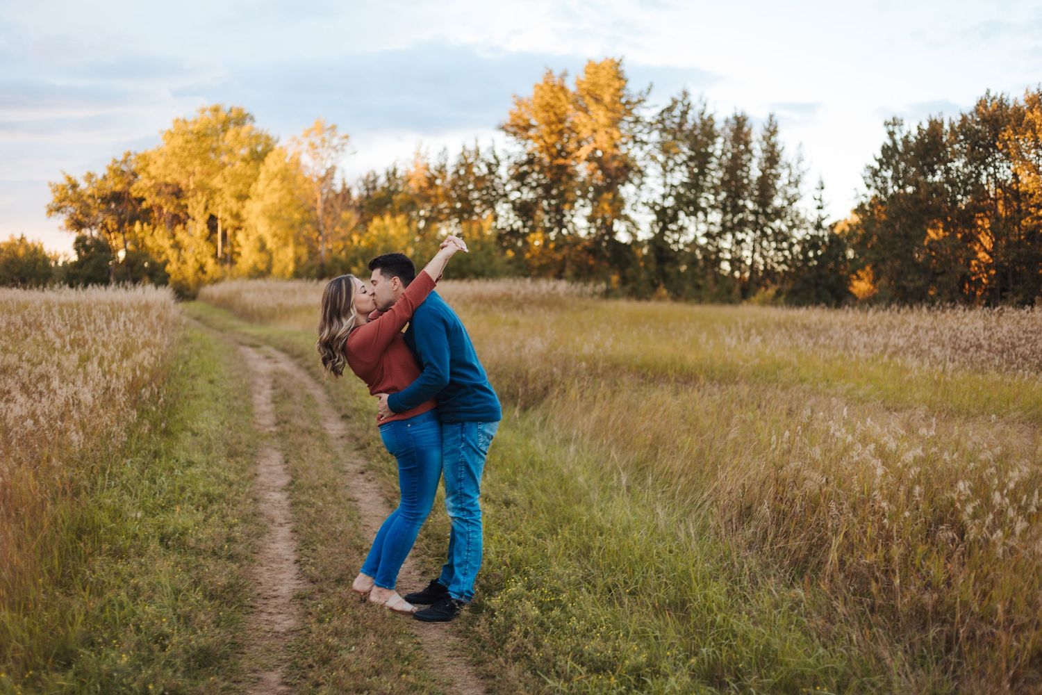 Edmonton and Spruce grove photographer, engagement pictures, Terwillegar park, rundle park,  Manchester square, family pictures, YEG