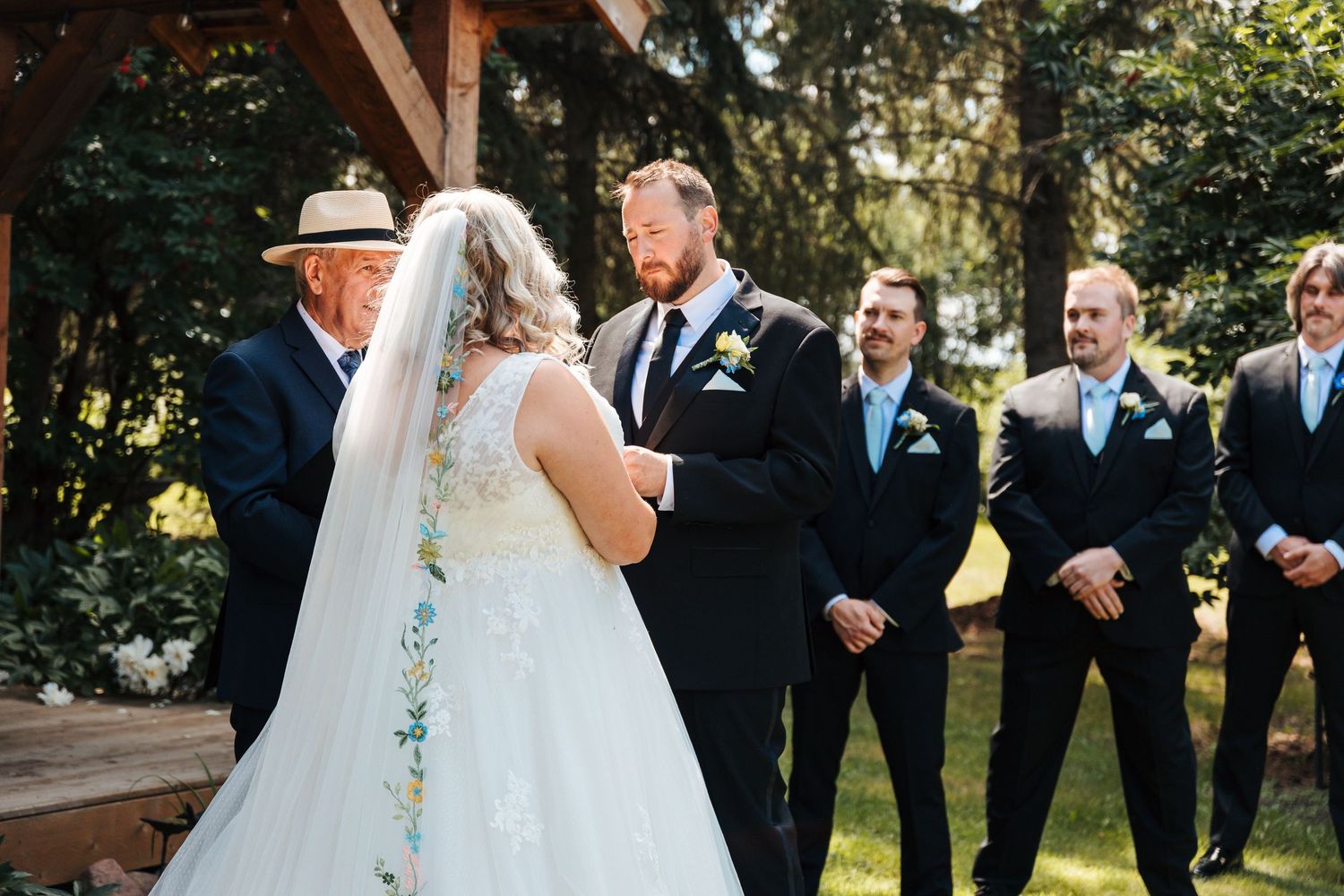 edmonton wedding and family photographers, outdoor summer wedding pictures, calgary best wedding photographer, elope in Banff