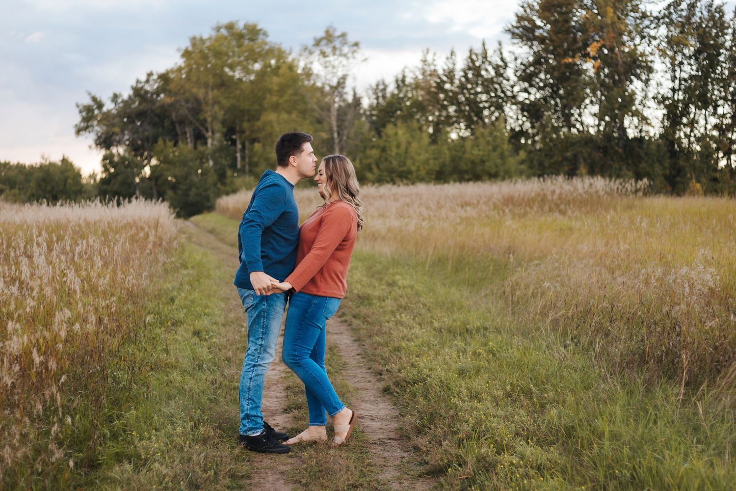 engagement pictures. wedding and elopement photographer. family photographer near spruce grove. edmonton  and st.albert nature parks.