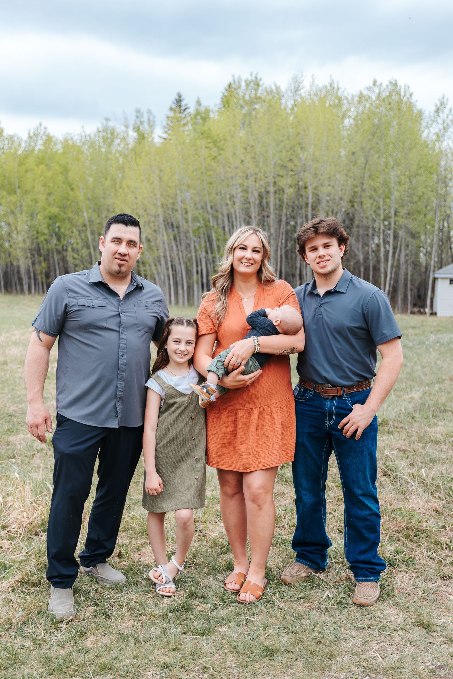 spruce grove family and branding photographer. Fall family pictures outdoors. Edmonton photographer. Wagner natural area, terwilligar park