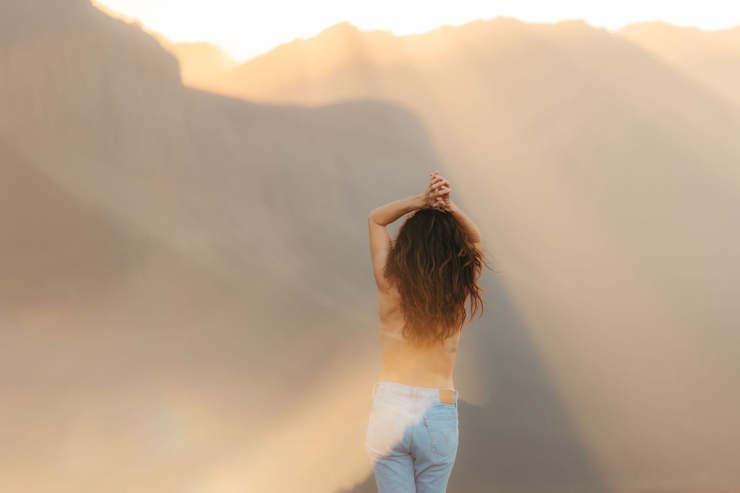 sunset mountain session with all of the stunning colours, wild hair and big views