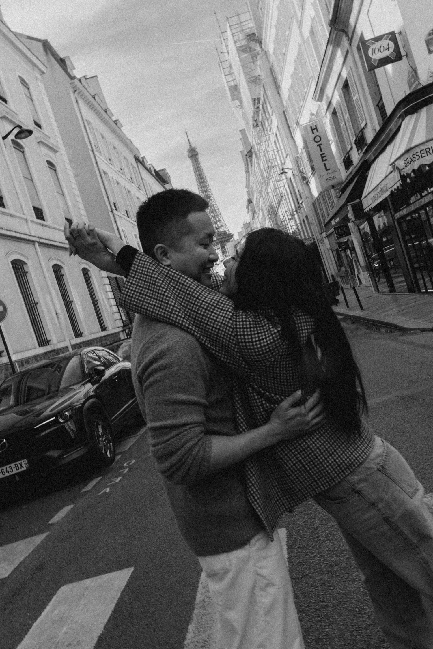 Cinematic travel photographer in Berlin. Elopement, wedding, couple stories. Paris, Amsterdam, Milan, Florence, Amalfi, Dolomites, Nice,...