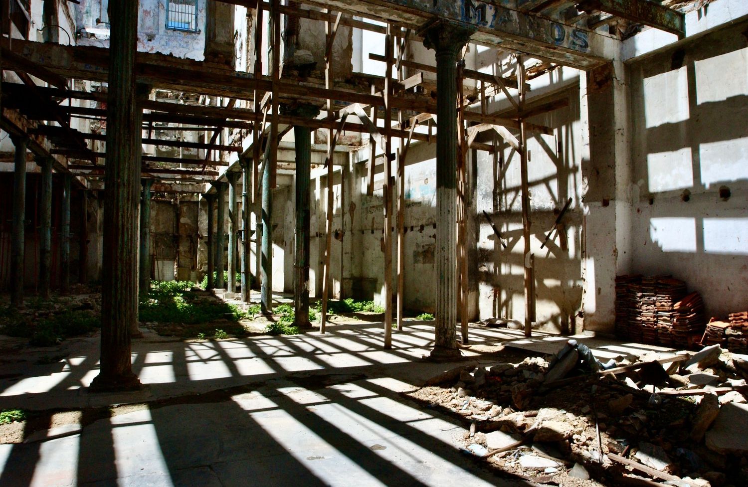 Abandoned Building Cuba  - Photograph by Richard D. Schoenberg