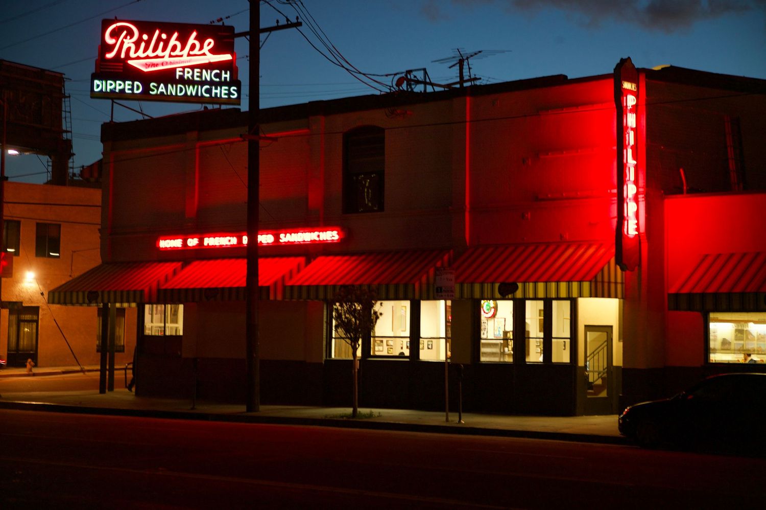 Illuminated red neon sign of Rubbke restaurant at night.