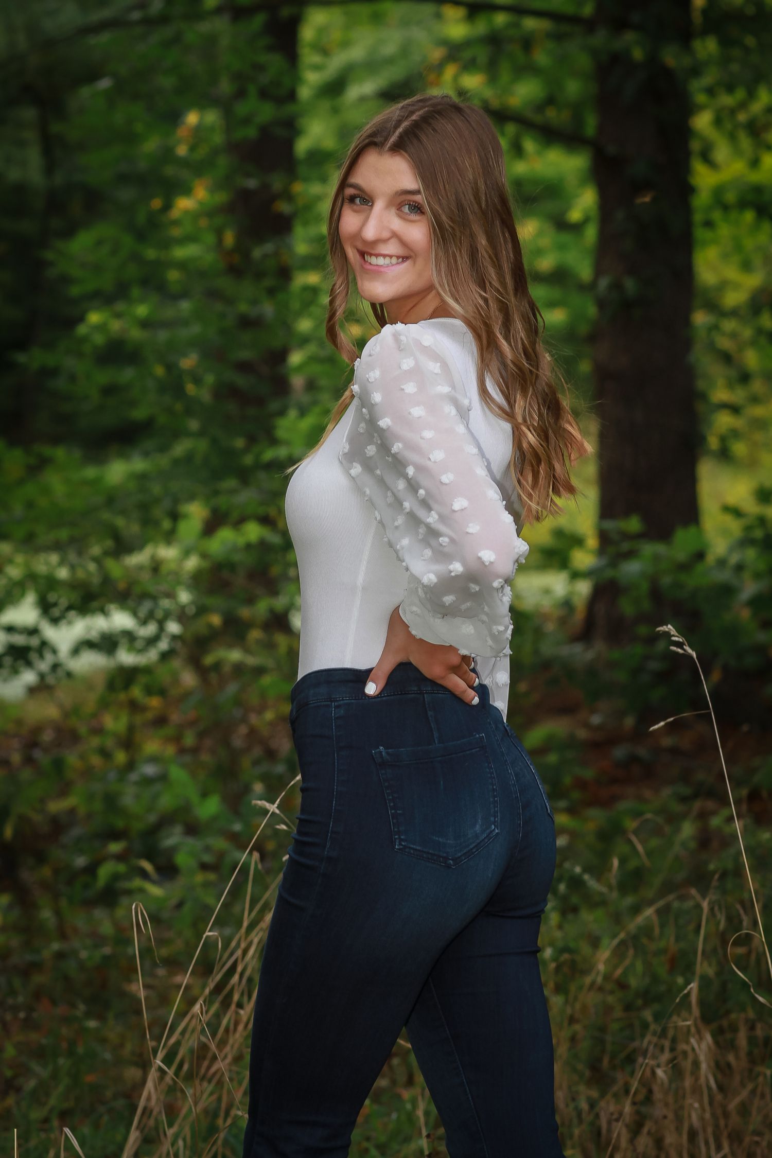 Senior session at golden hour – natural, relaxed, and joyful.