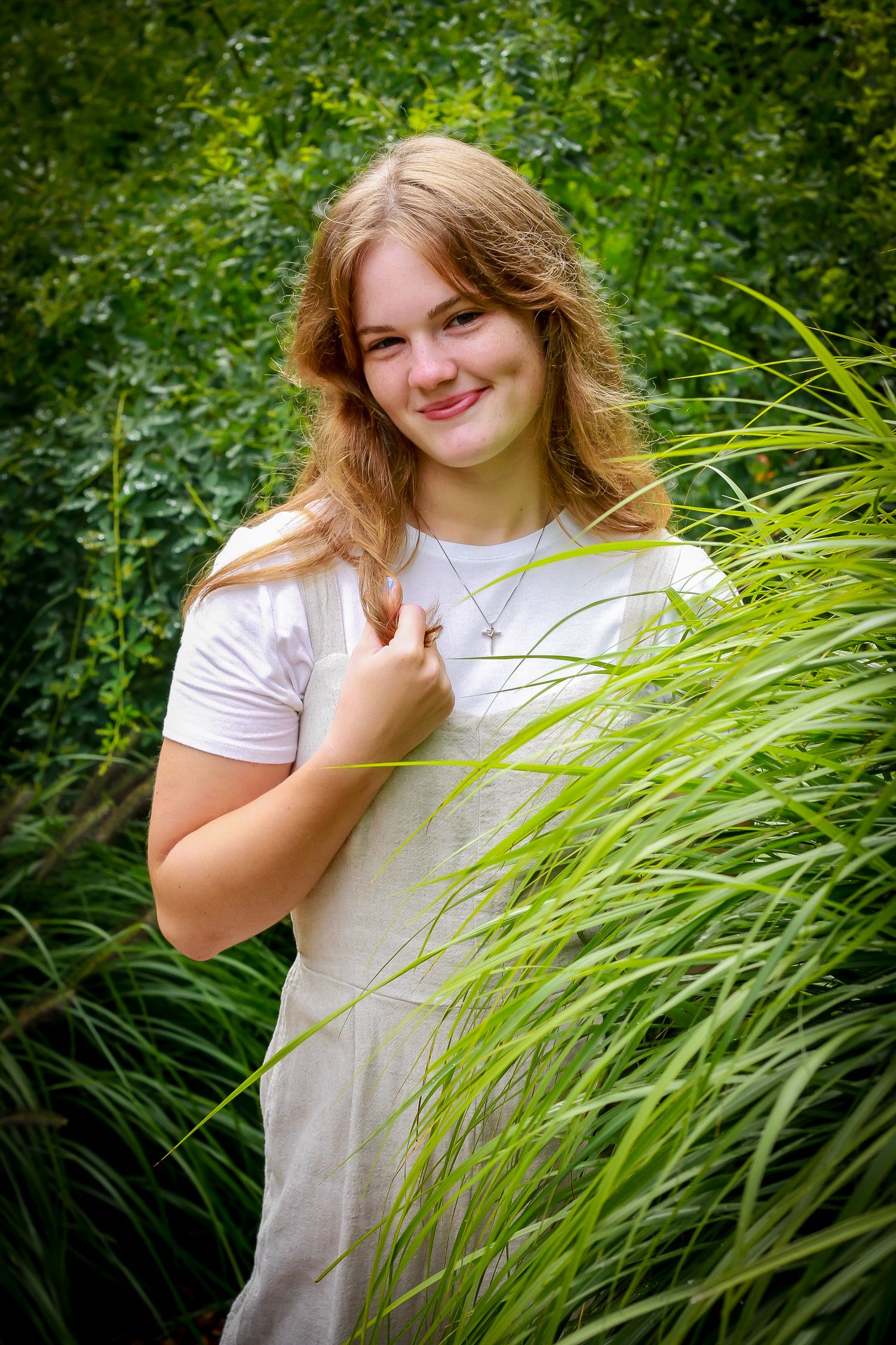 senior session at rose garden