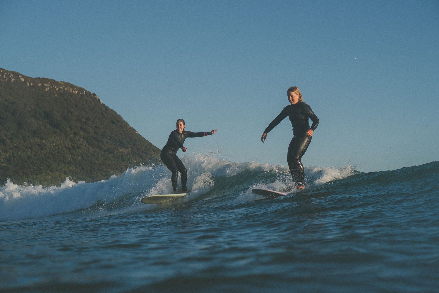 Dawnie Club Longboarding Surf Club