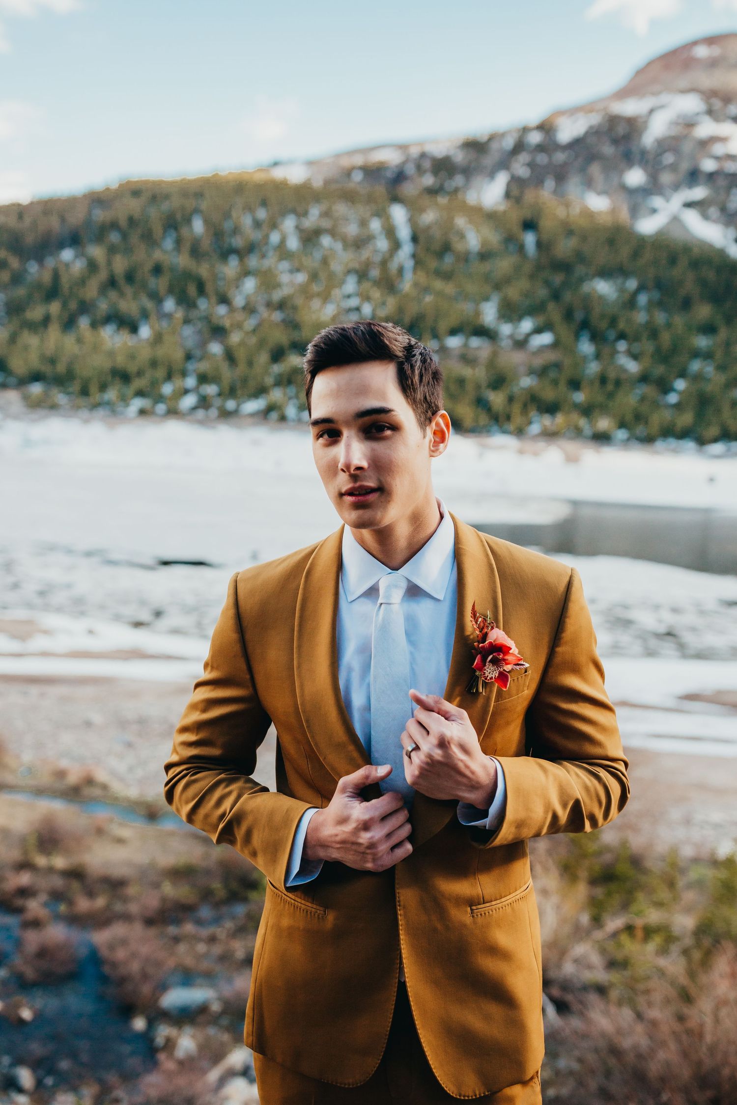 Photo of a rainy day elopement in the Colorado mountains