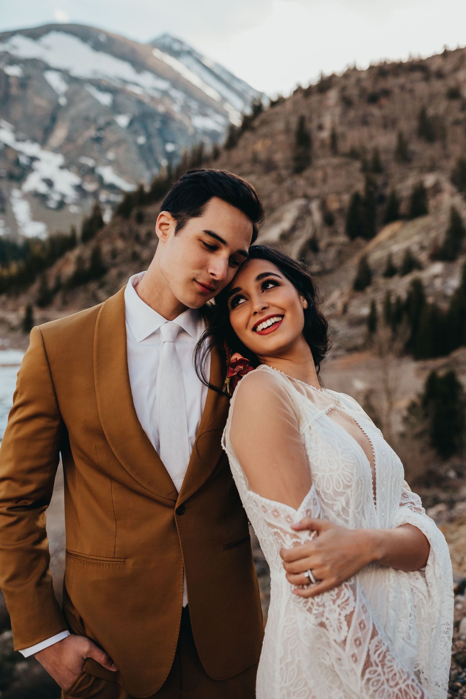 Photo of a rainy day elopement in the Colorado mountains