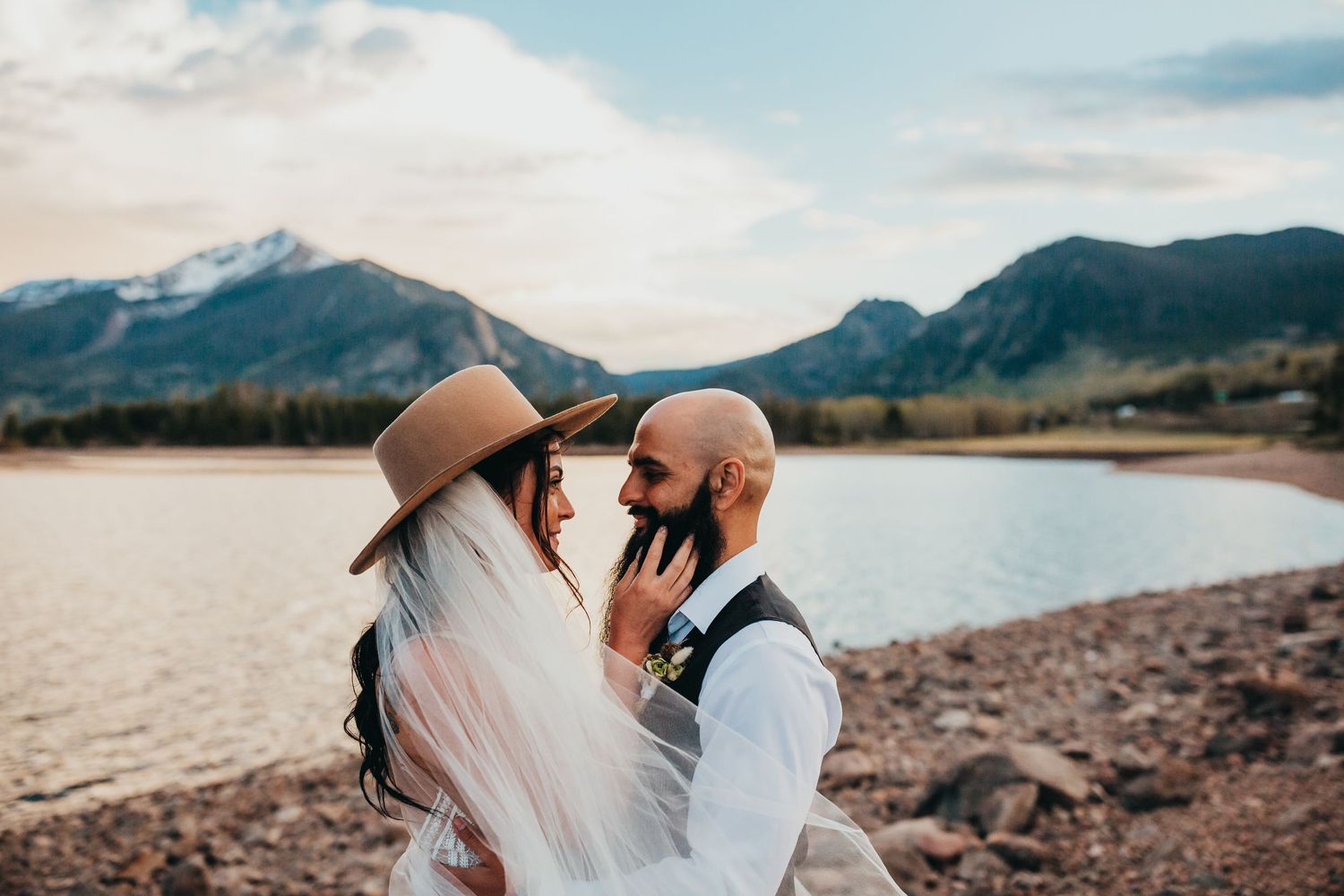 elopement on lake Dillon in Breckenridge