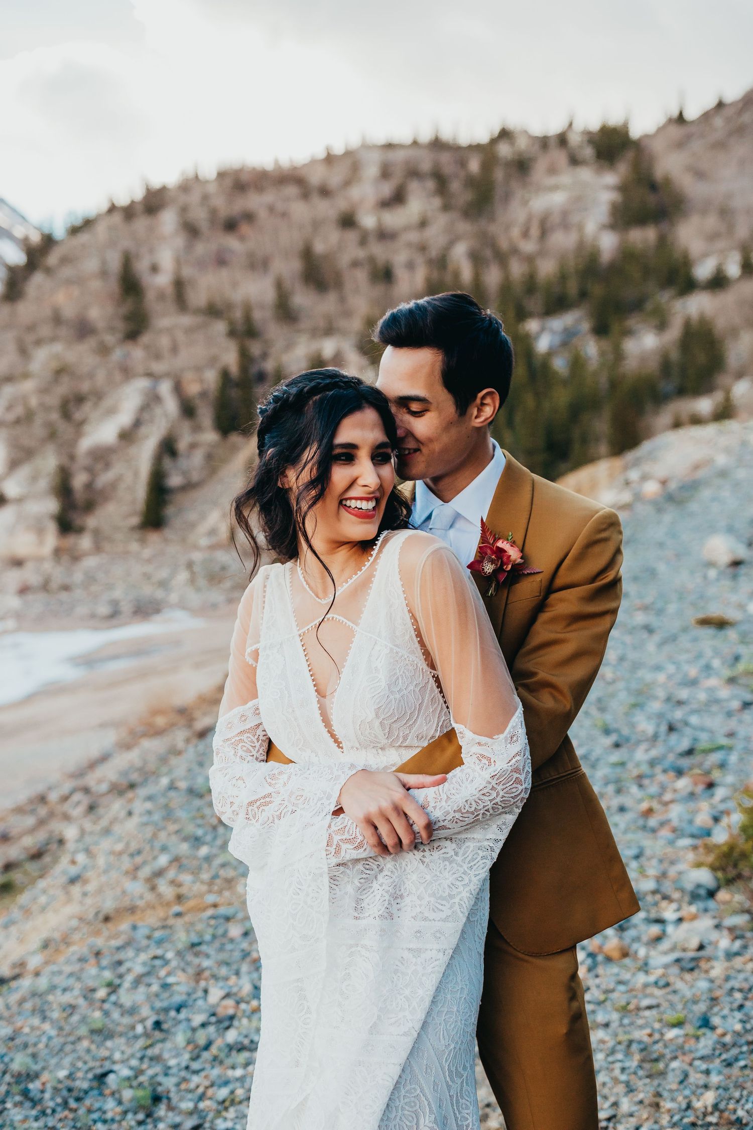 Photo of a rainy day elopement in the Colorado mountains