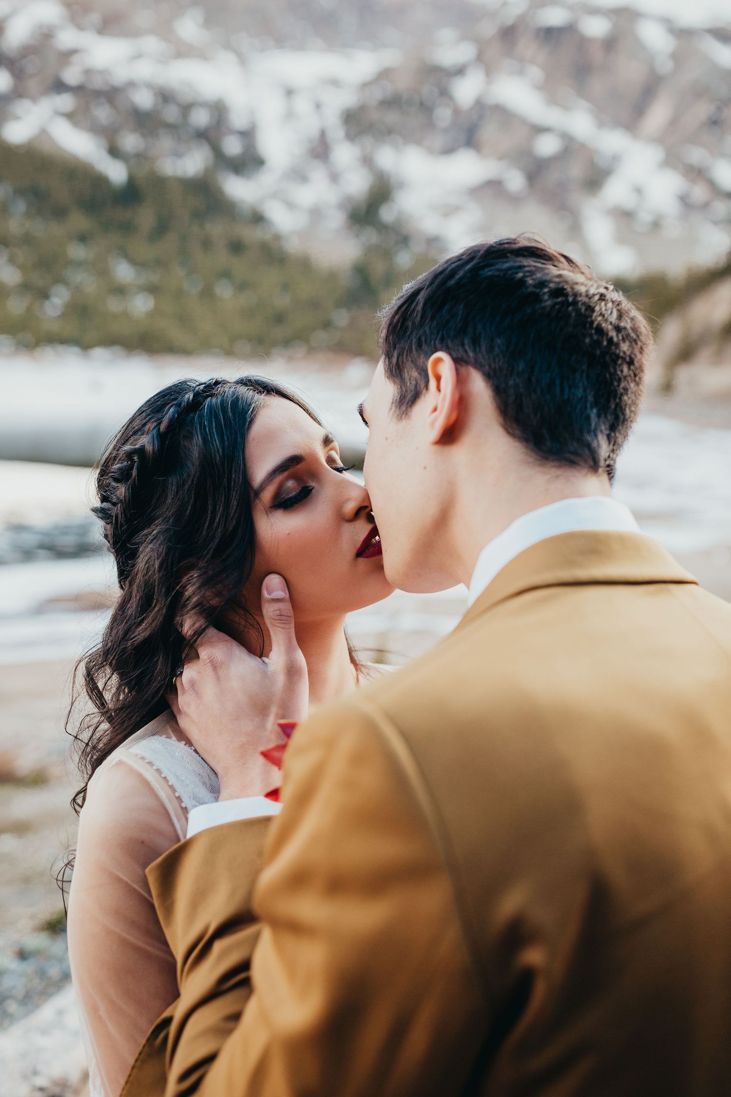 Photo of a rainy day elopement in the Colorado mountains