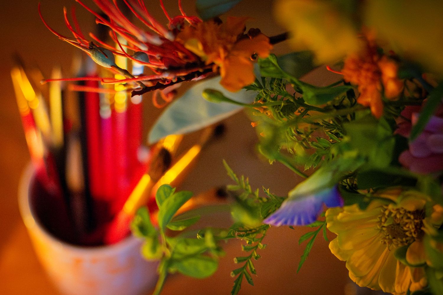 Warm candlelit table setting with florals – Rockhampton event photography