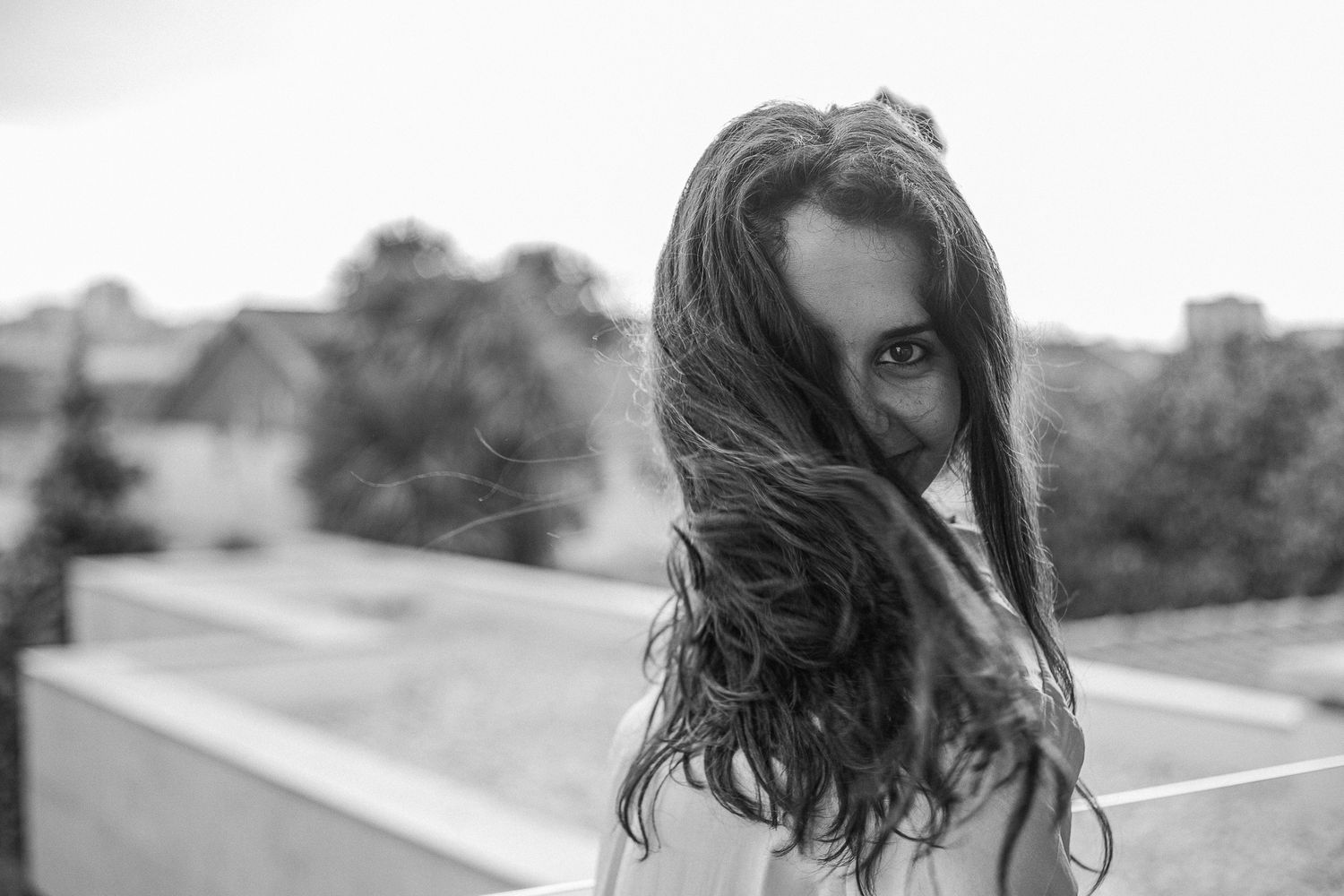 Minimalist portrait sequence featuring natural light and architectural backgrounds.