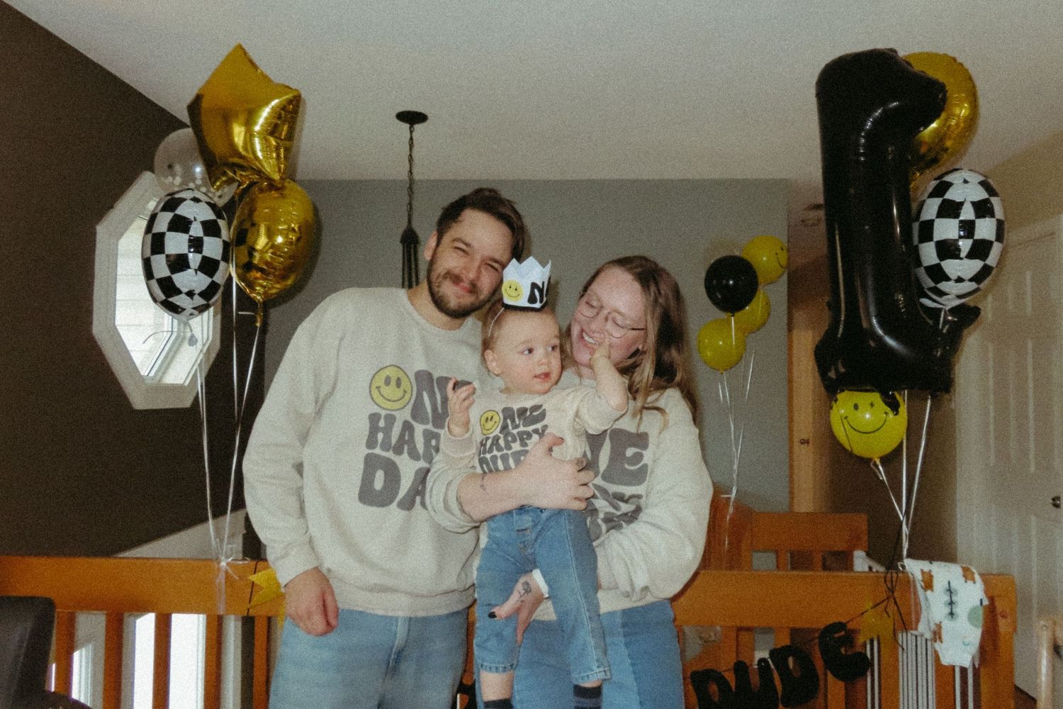 A room decorated with gold and black balloons for a celebration.