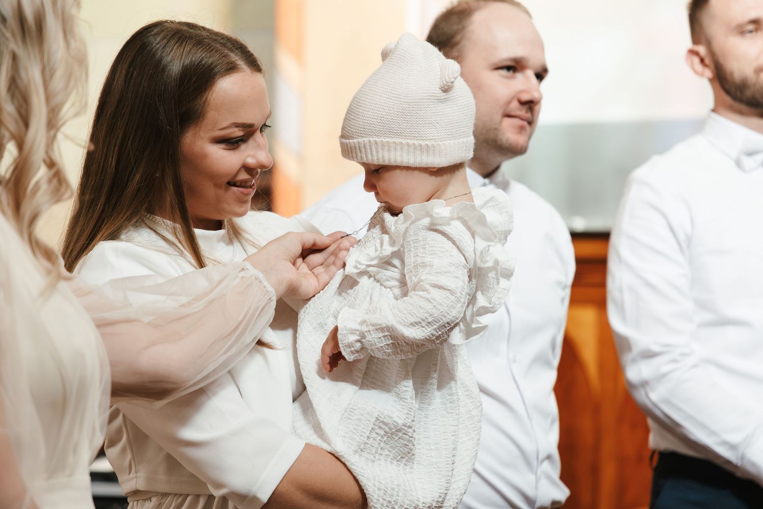 Mamma ar meitu rokās.