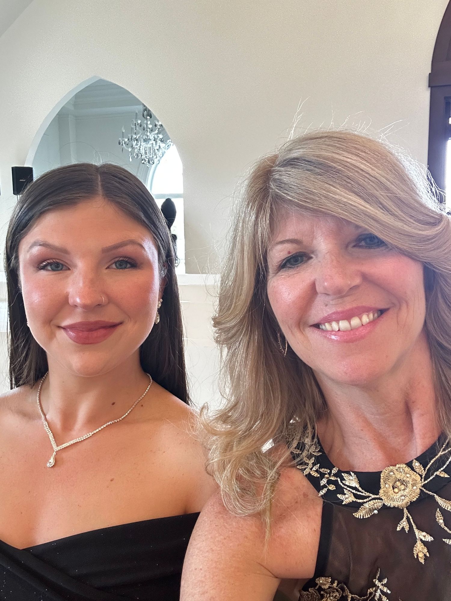 Mom and Daughter selfie at a wedding