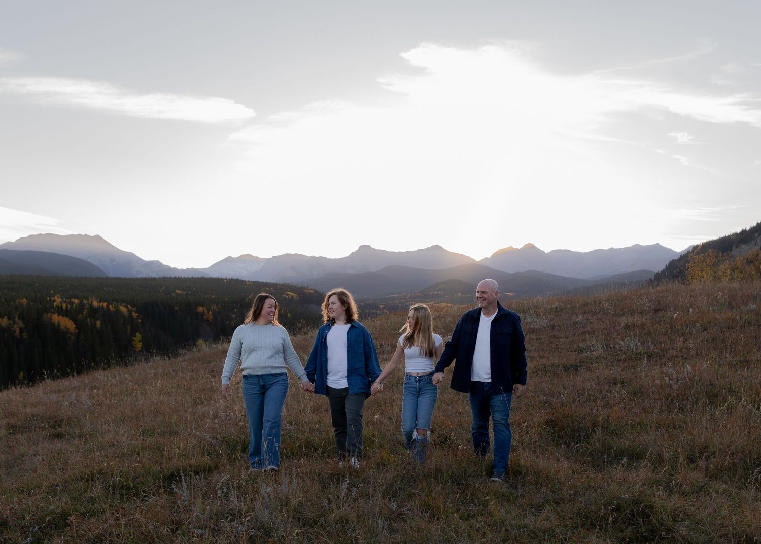 Outdoor family session at Bighorn Lookout, AB