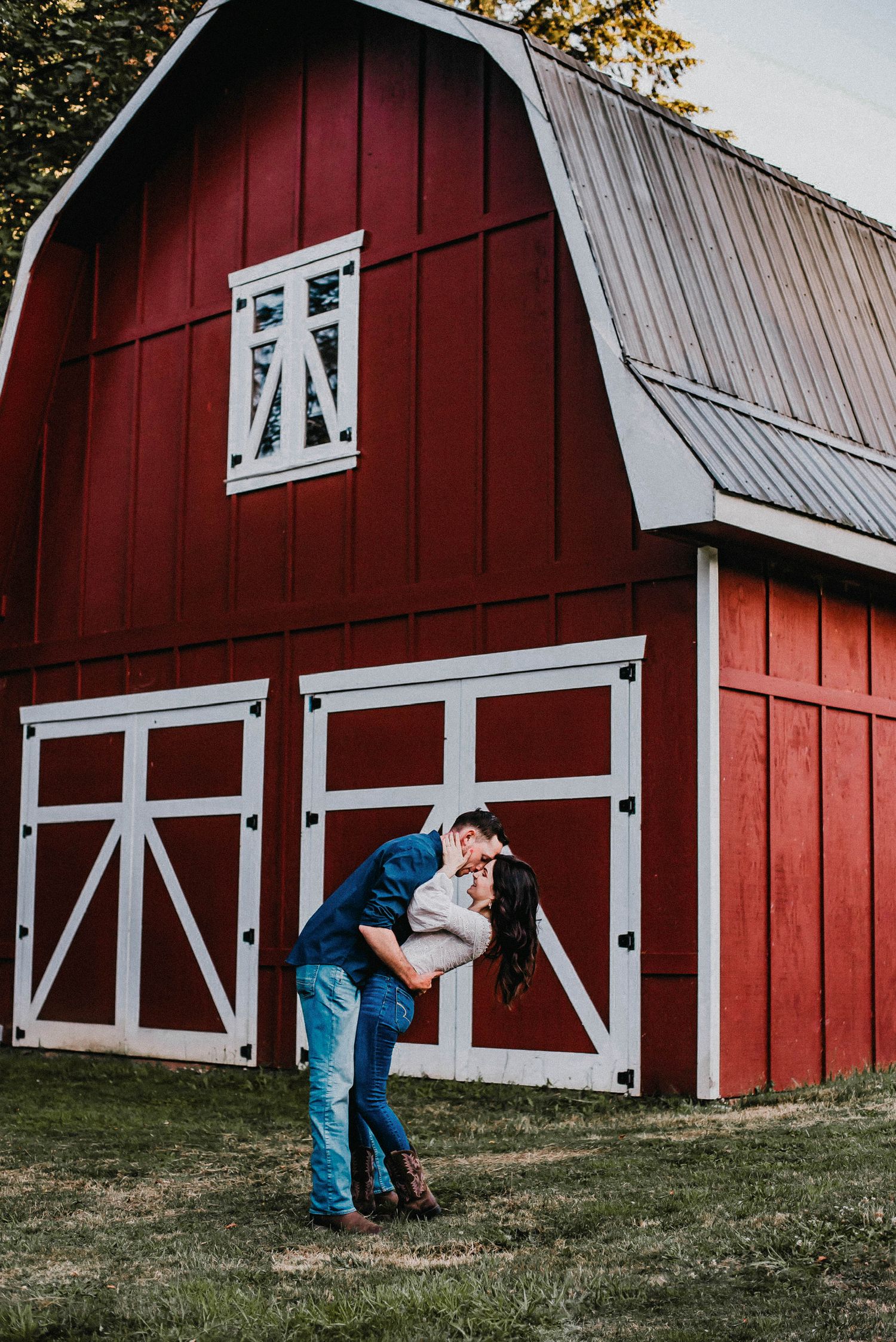 Family photos with red barn