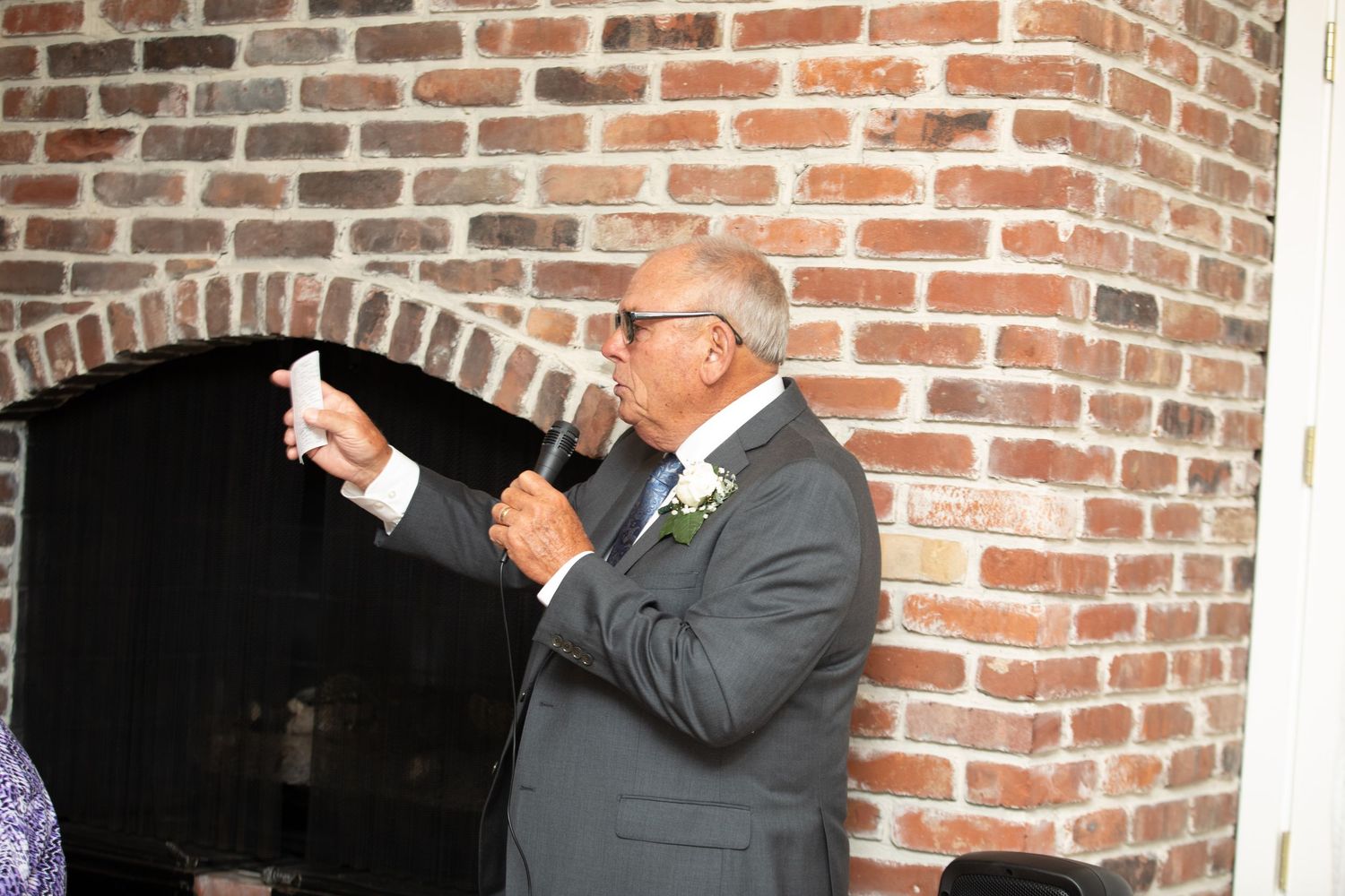 Candid wedding photography at a summer wedding at the Tanglewood Club in Chagrin Falls, Ohio by Sarah Marie Studio.