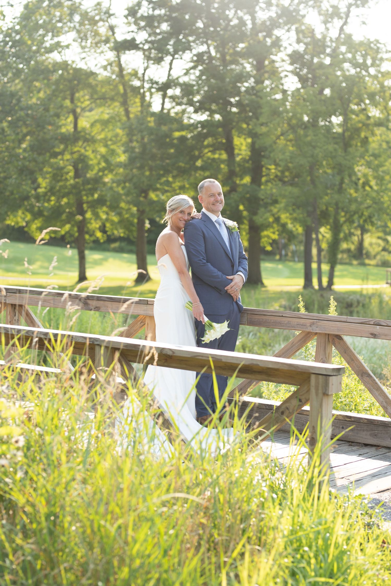 Wedding photography at a summer wedding at the Tanglewood Club in Chagrin Falls, Ohio by Sarah Marie Studio.