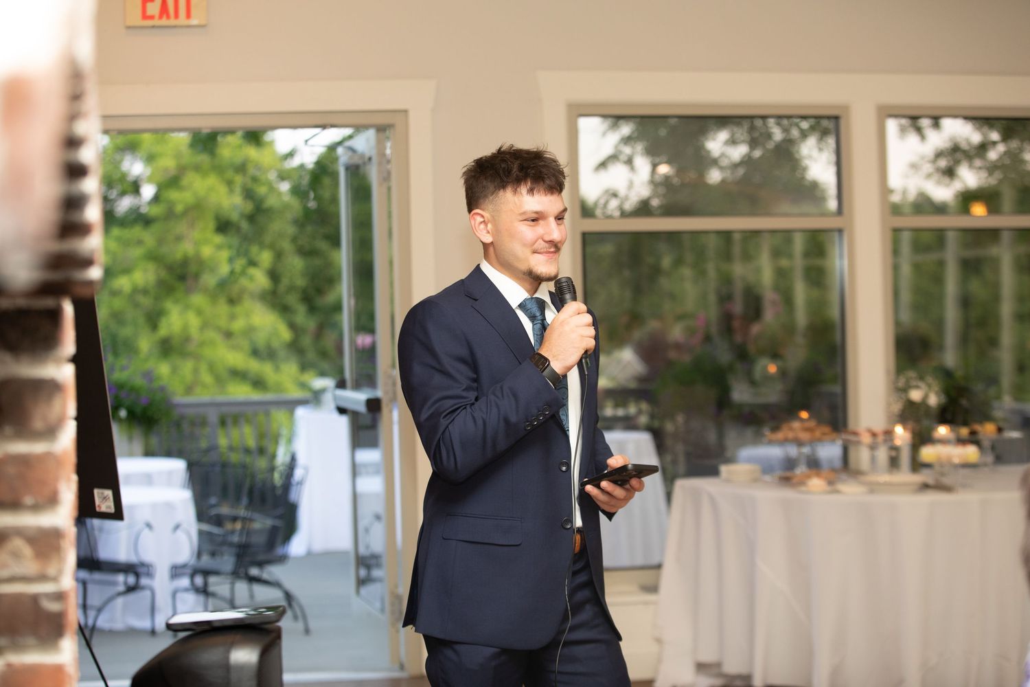 Candid wedding photography at a summer wedding at the Tanglewood Club in Chagrin Falls, Ohio by Sarah Marie Studio.