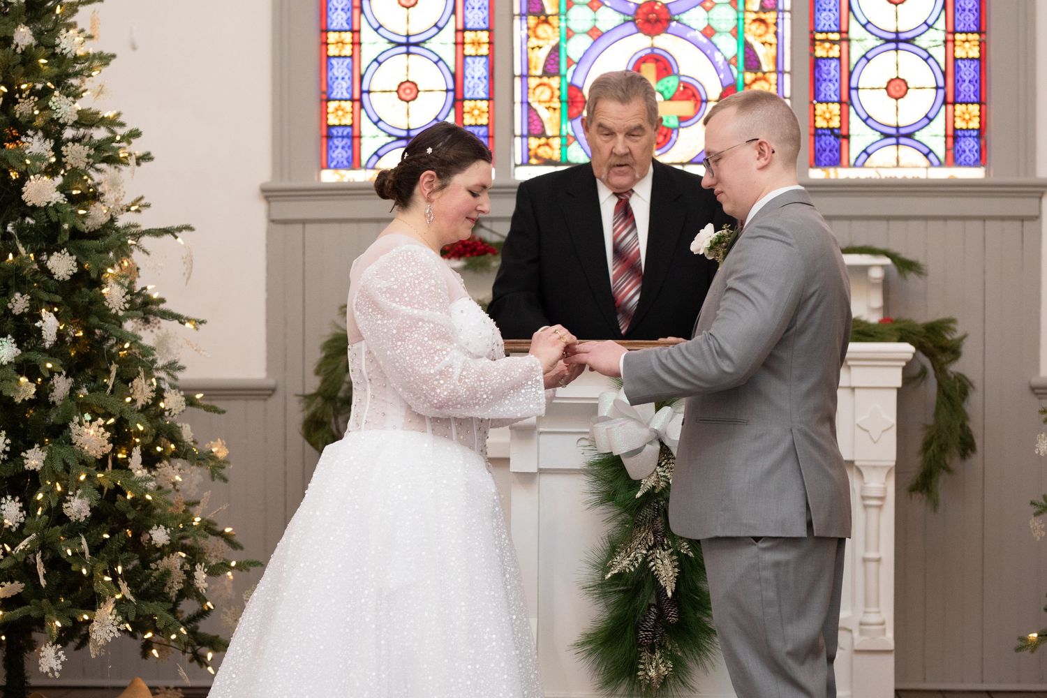 Indoor wedding ceremony at St. James Meeting House in Boardman, Ohio captured by Sarah Marie Studio
