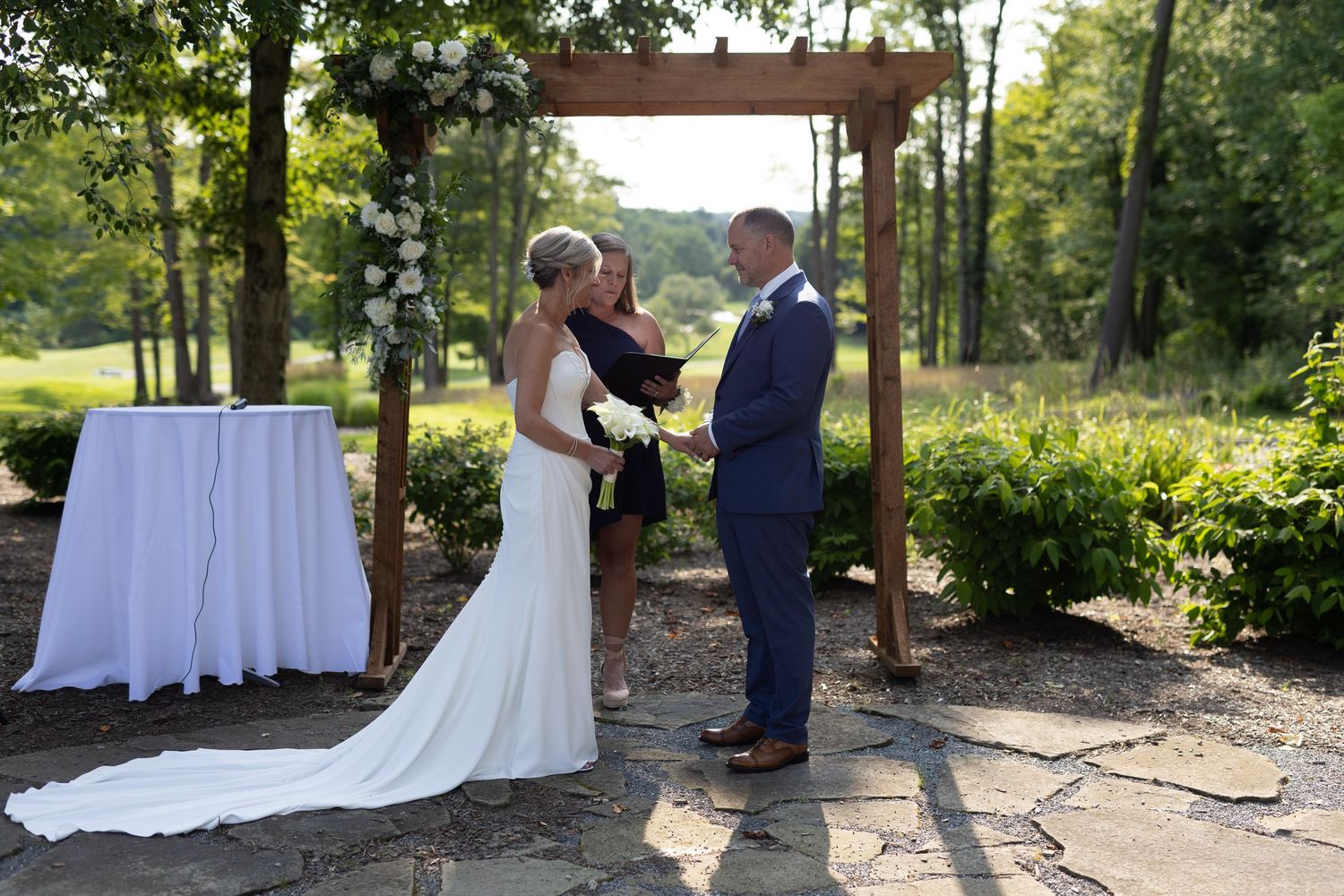 Outdoor Wedding photography at a summer wedding at the Tanglewood Club in Chagrin Falls, Ohio by Sarah Marie Studio.