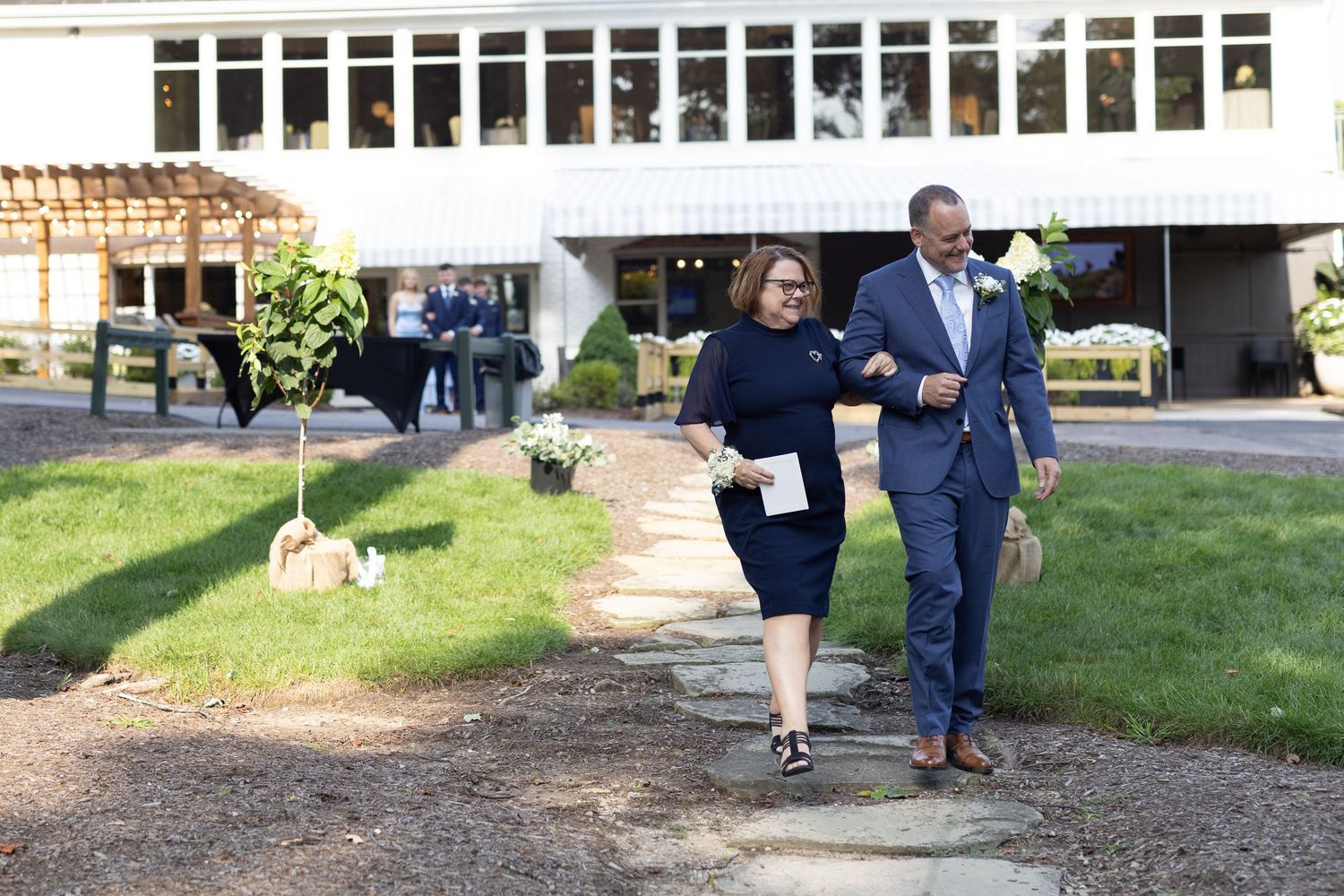 Outdoor Wedding photography at a summer wedding at the Tanglewood Club in Chagrin Falls, Ohio by Sarah Marie Studio.