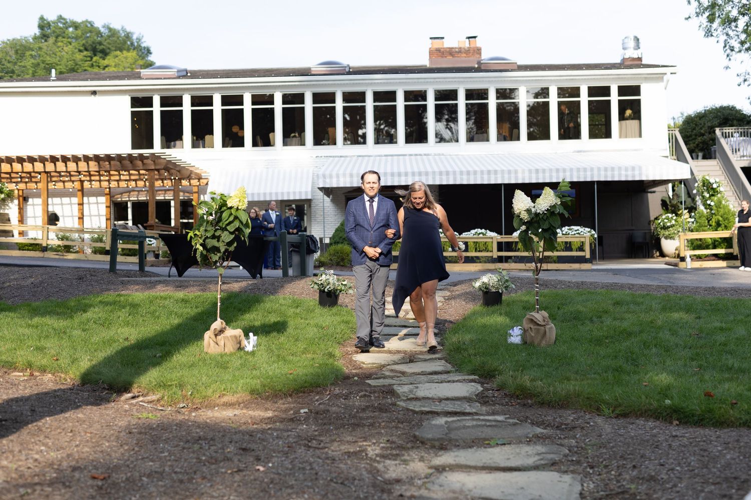 Outdoor Wedding photography at a summer wedding at the Tanglewood Club in Chagrin Falls, Ohio by Sarah Marie Studio.
