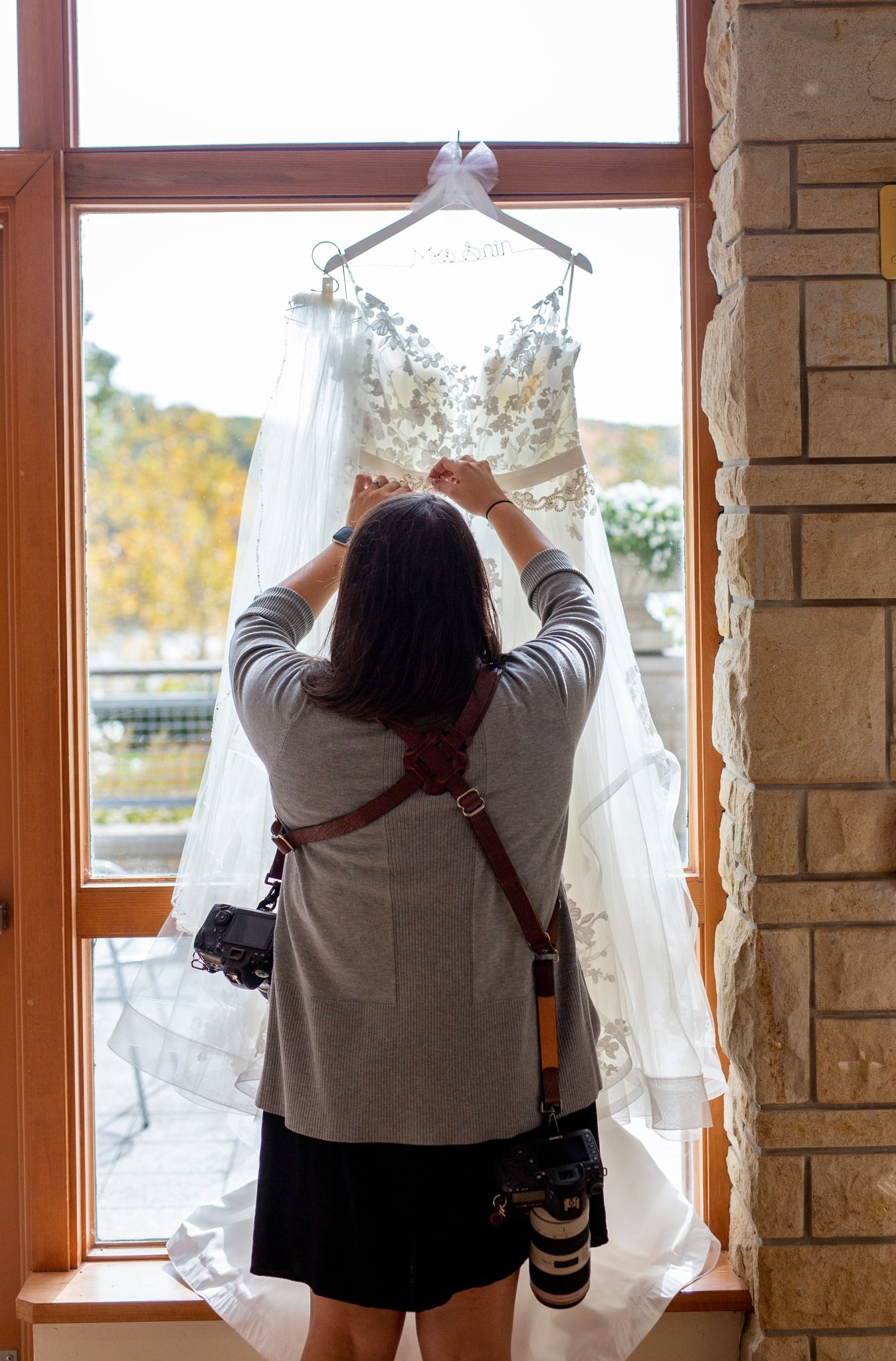 Sarah Marie Studio a youngstown wedding photographer capturing wedding details during a summer wedding at Mill creek park in Youngstown Ohio