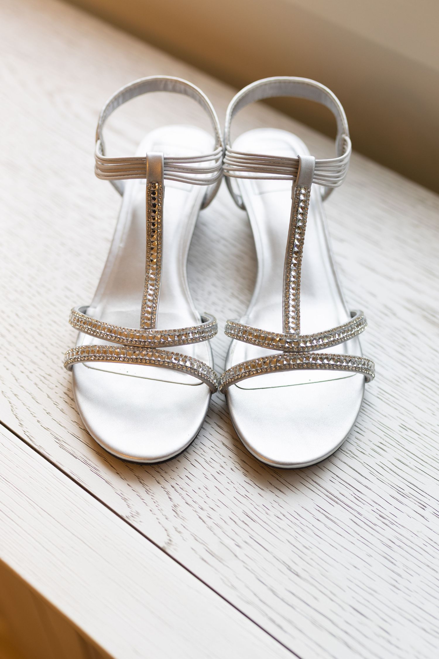 detail wedding photography at a summer wedding at the Tanglewood Club in Chagrin Falls, Ohio by Sarah Marie Studio.