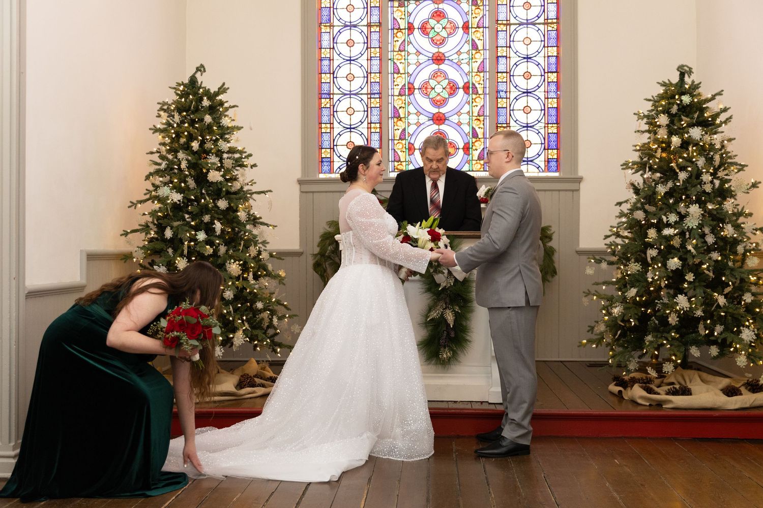 Indoor wedding ceremony at St. James Meeting House in Boardman, Ohio captured by Sarah Marie Studio