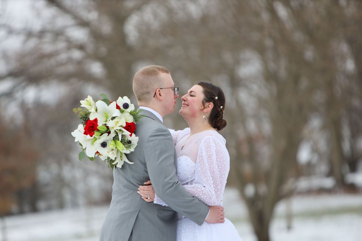 Indoor wedding ceremony at St. James Meeting House in Boardman, Ohio captured by Sarah Marie Studio
