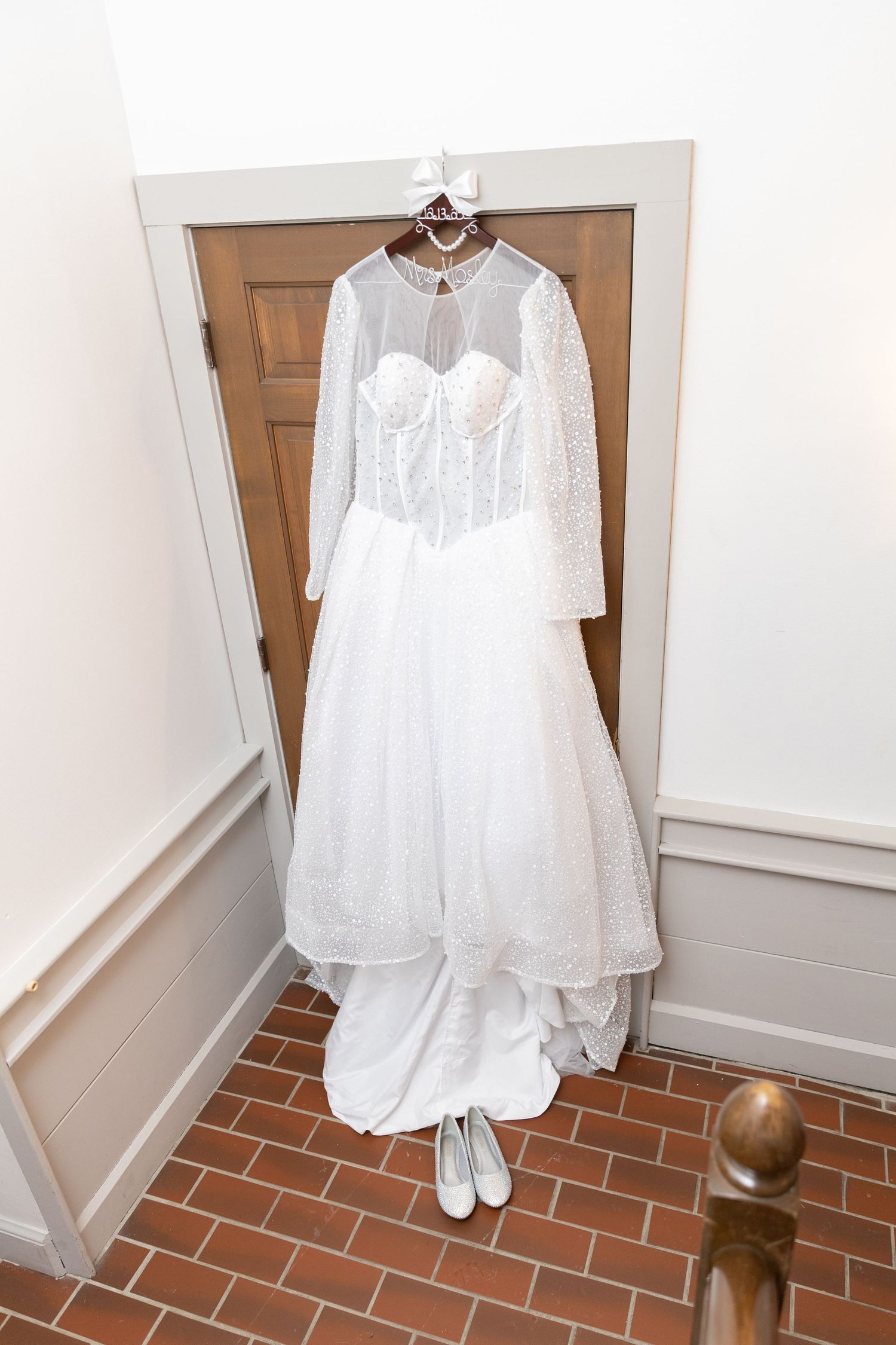 Indoor wedding ceremony at St. James Meeting House in Boardman, Ohio captured by Sarah Marie Studio