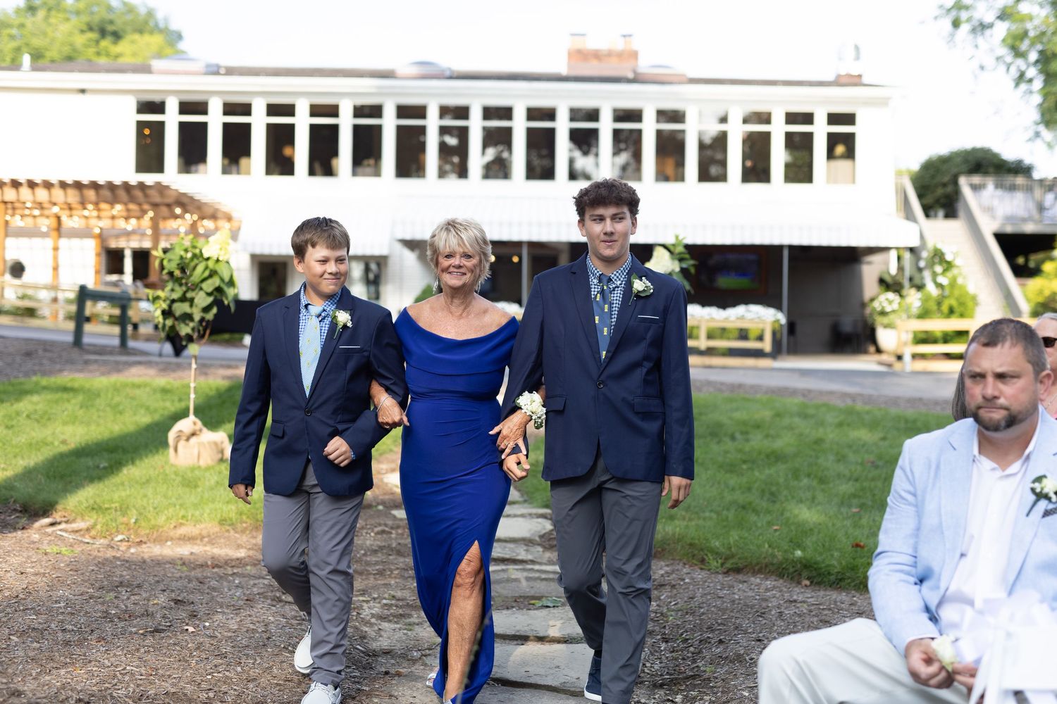 Outdoor Wedding photography at a summer wedding at the Tanglewood Club in Chagrin Falls, Ohio by Sarah Marie Studio.