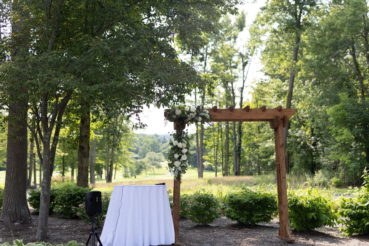 detail wedding photography at a summer wedding at the Tanglewood Club in Chagrin Falls, Ohio by Sarah Marie Studio.