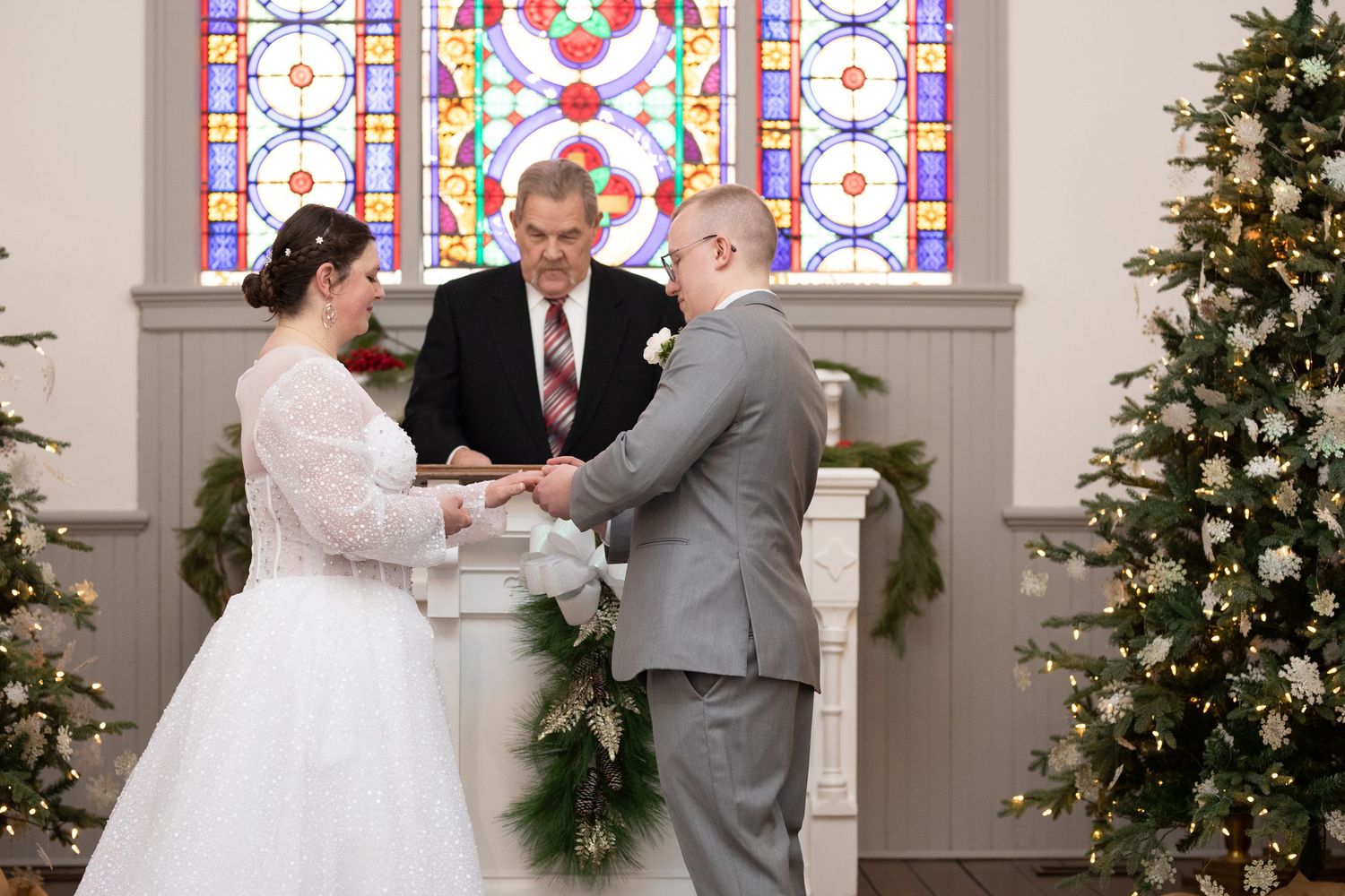 Indoor wedding ceremony at St. James Meeting House in Boardman, Ohio captured by Sarah Marie Studio
