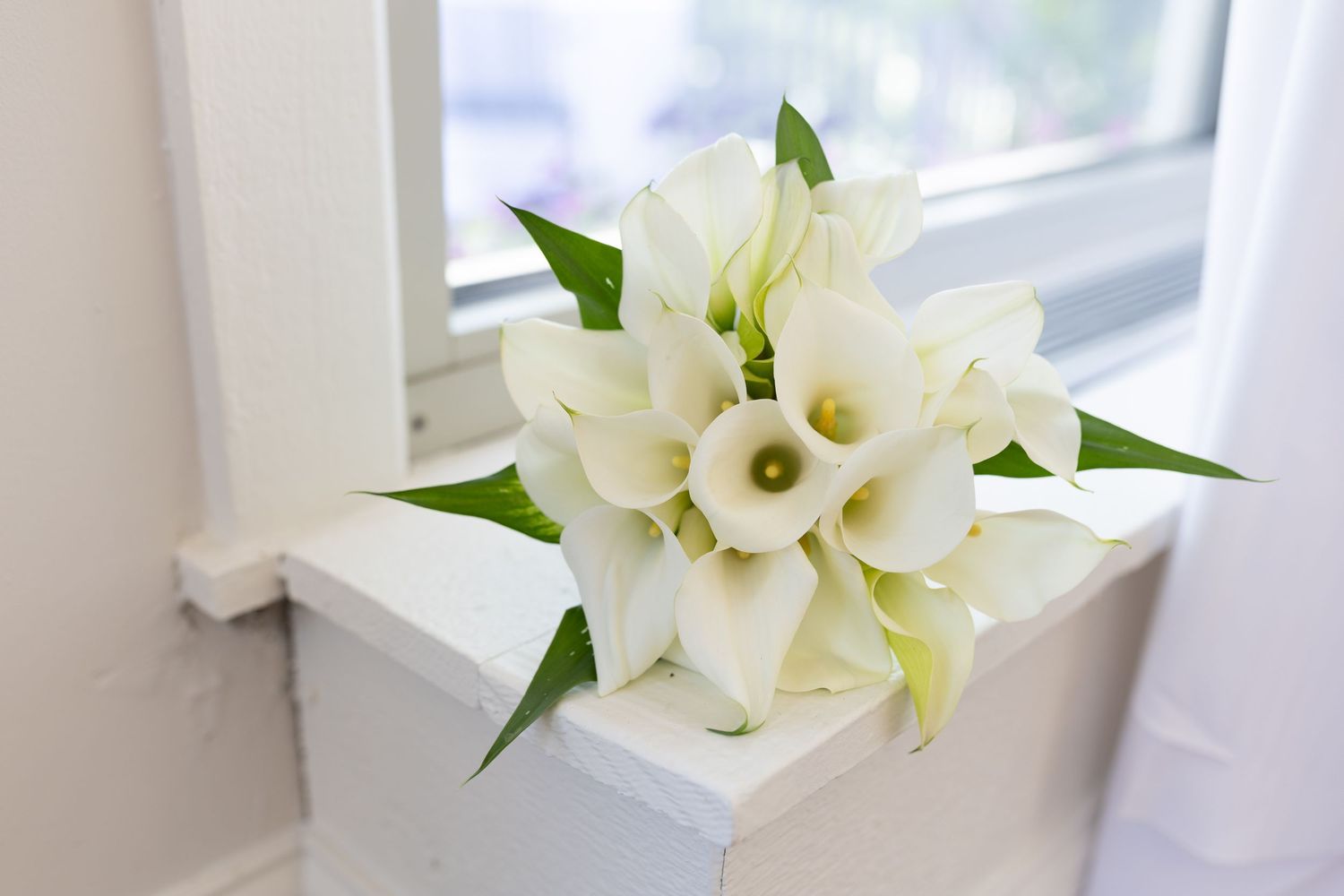detail wedding photography at a summer wedding at the Tanglewood Club in Chagrin Falls, Ohio by Sarah Marie Studio.