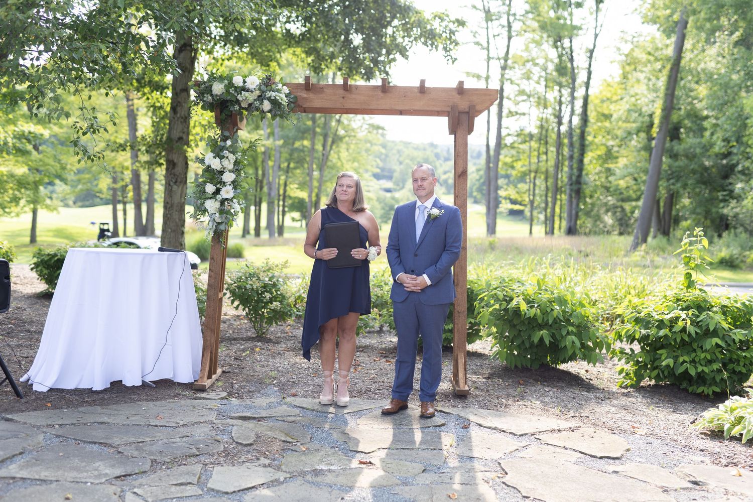 Outdoor Wedding photography at a summer wedding at the Tanglewood Club in Chagrin Falls, Ohio by Sarah Marie Studio.