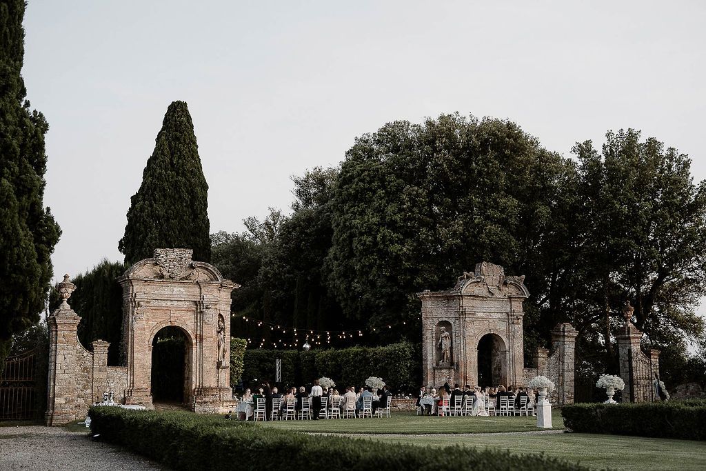 Wide shot of Villa di Geggiano reception. Old money and silent luxury style for a Tuscan wedding.
