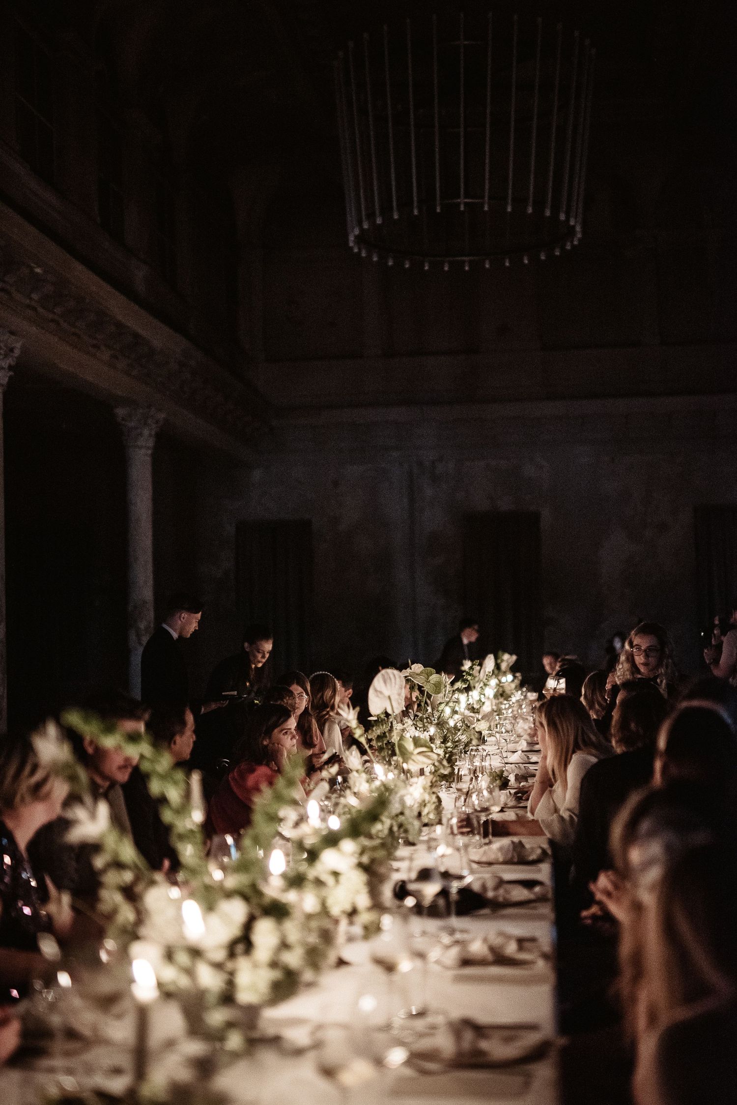 Imperial wedding dinner under candlelight in a luxury Tuscan villa. Elite destination wedding in Italy.